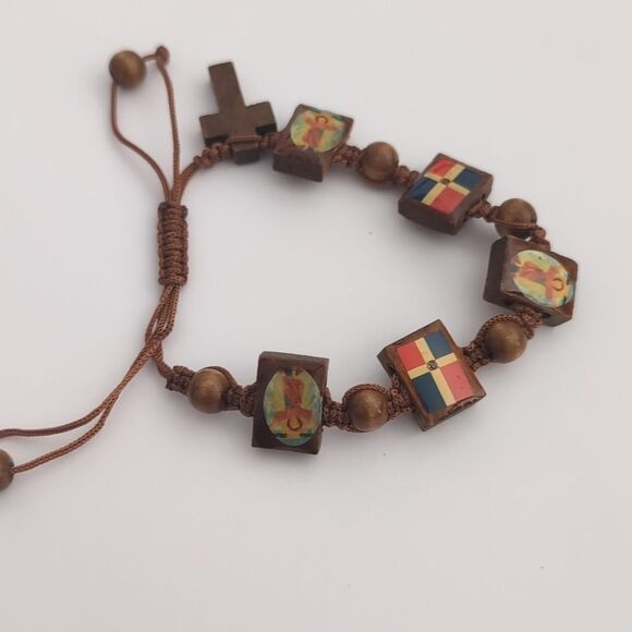 NWOT Brown Wood Beaded Catholic Cross Adjustable Slider Bracelet - Picture 4 of 7